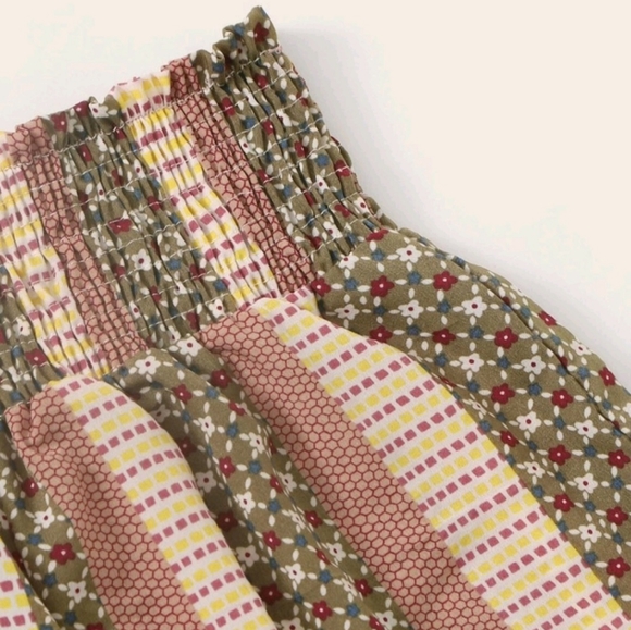 Cropped Halter Cami & Shorts Set - Picture 3 of 4